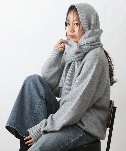 圓領針織衫配圍巾