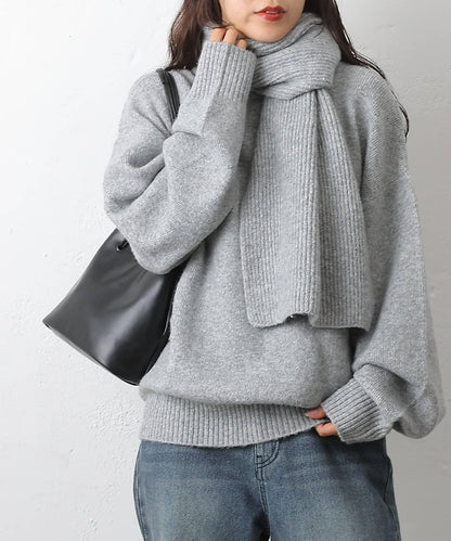 圓領針織衫配圍巾