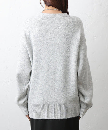 圓領針織衫配圍巾