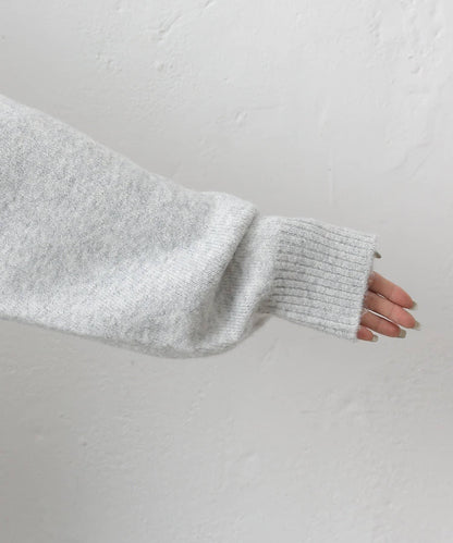 圓領針織衫配圍巾