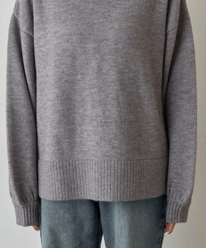 寬鬆柔軟高領針織衫