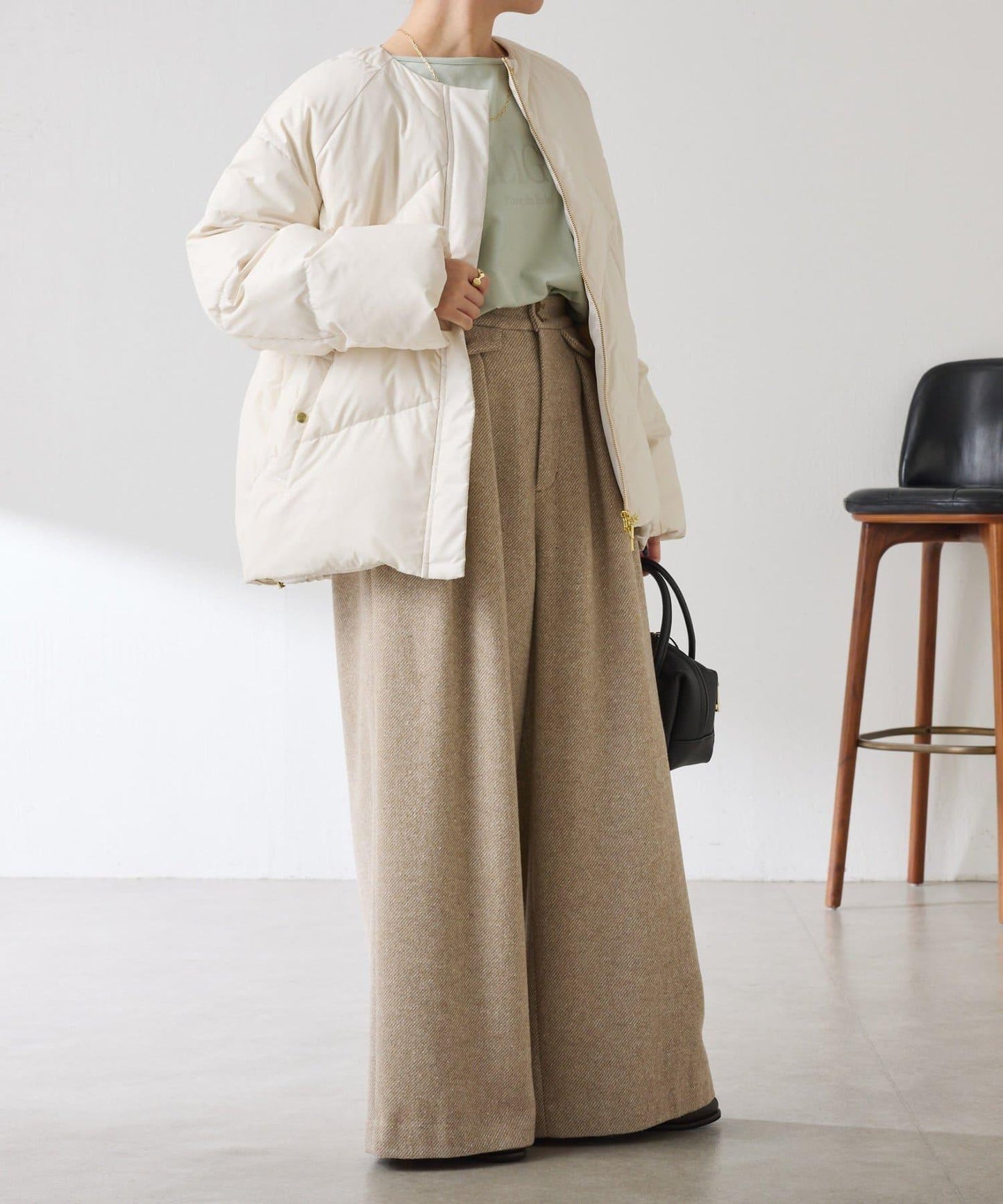 【輕量外套】輕質壓花無領羽絨服