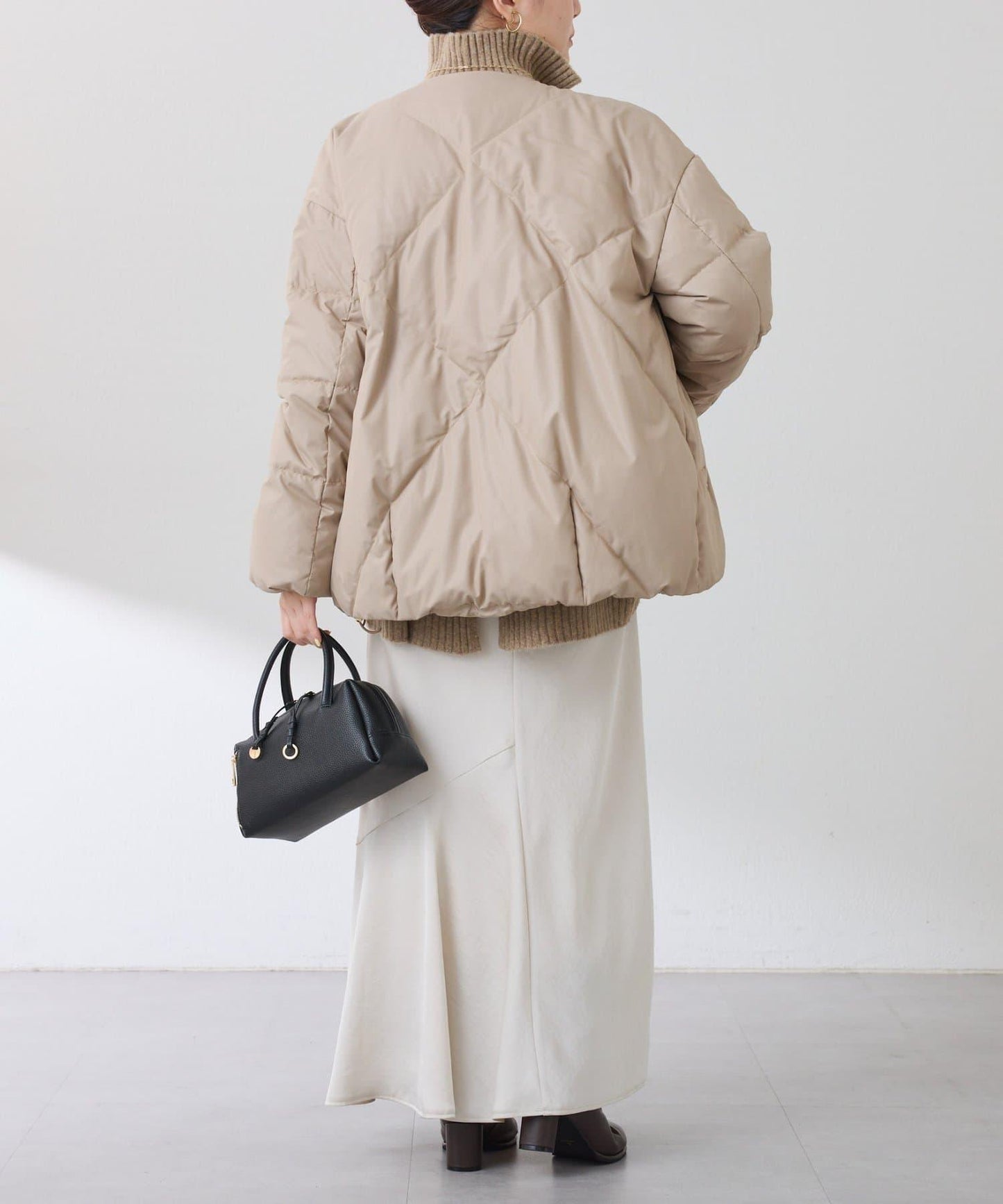 【輕量外套】輕質壓花無領羽絨服