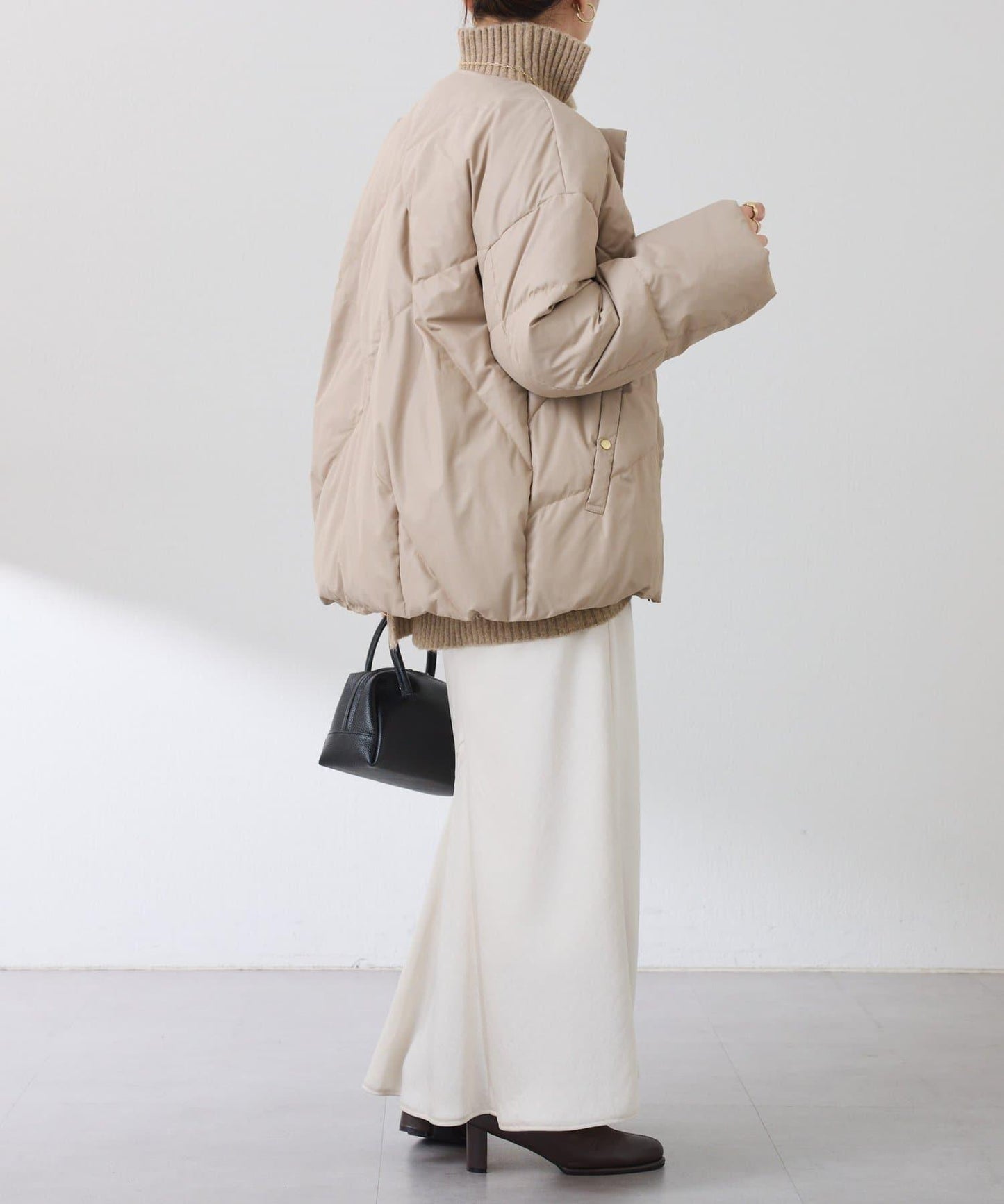 【輕量外套】輕質壓花無領羽絨服