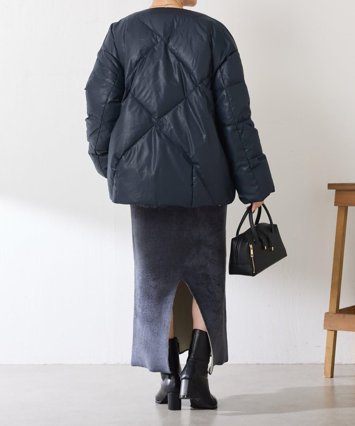 【輕量外套】輕質壓花無領羽絨服