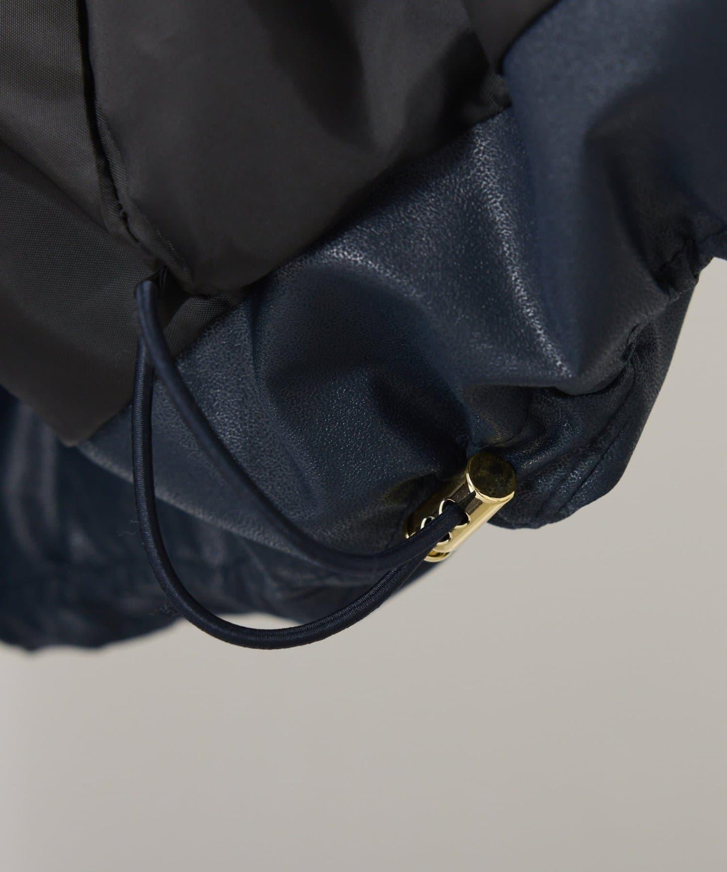 【輕量外套】輕質壓花無領羽絨服