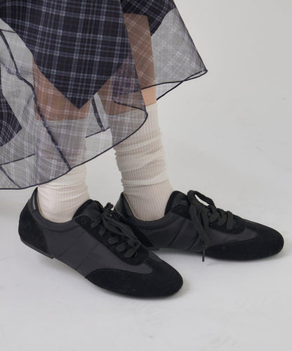 緞面拼接休閒運動鞋