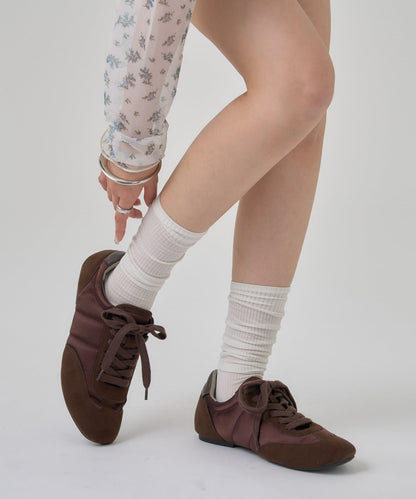 緞面拼接休閒運動鞋