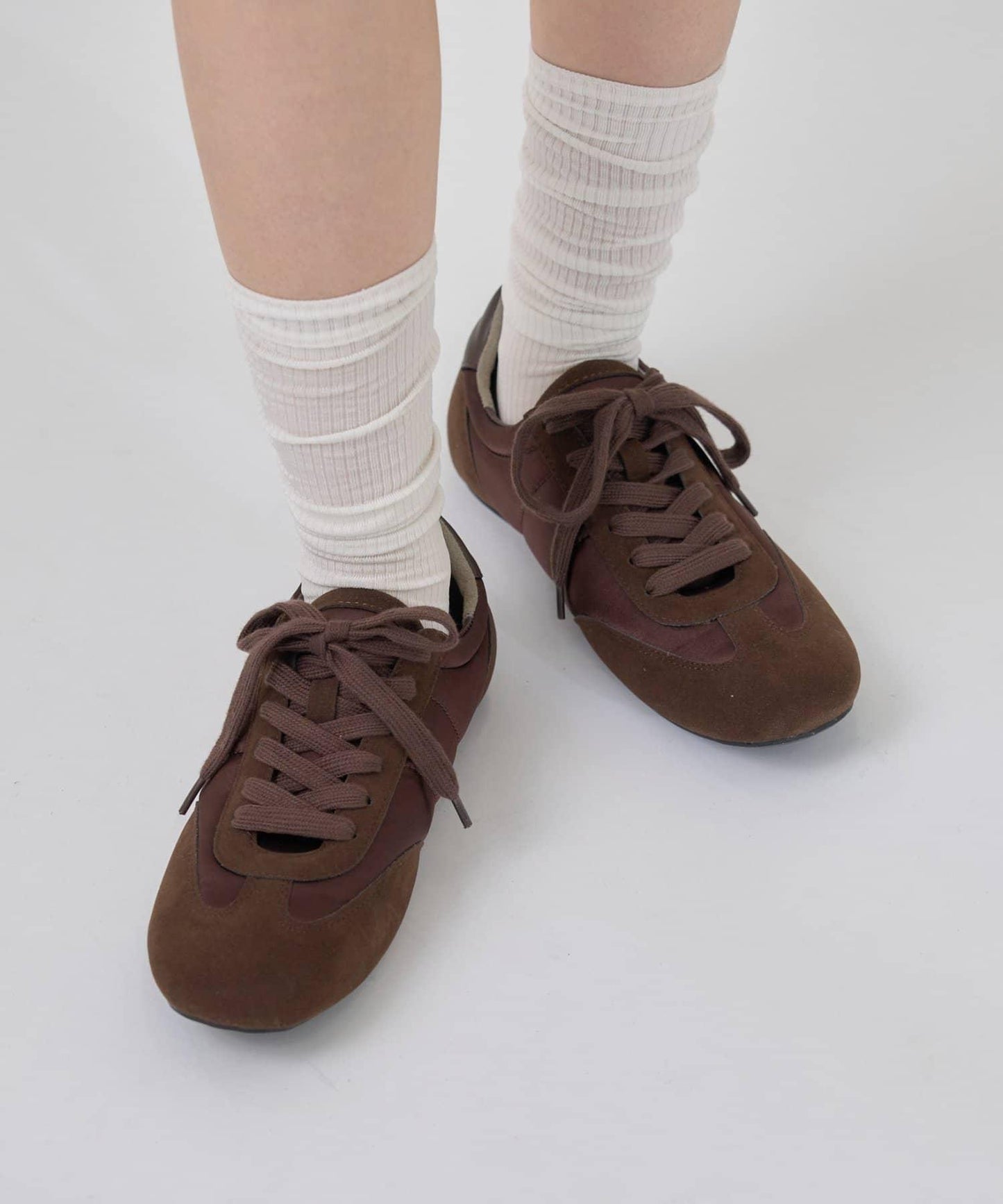 緞面拼接休閒運動鞋