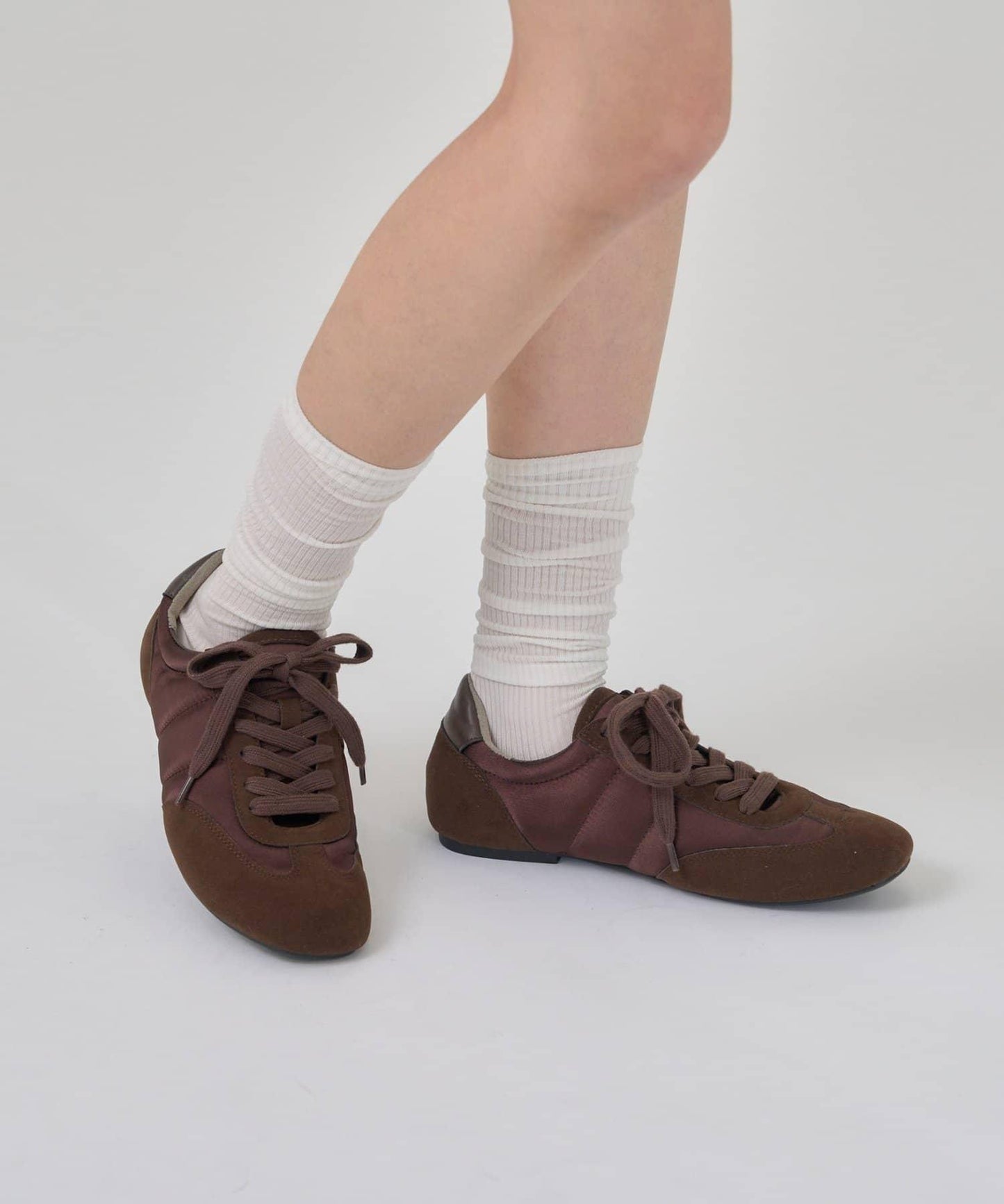 緞面拼接休閒運動鞋