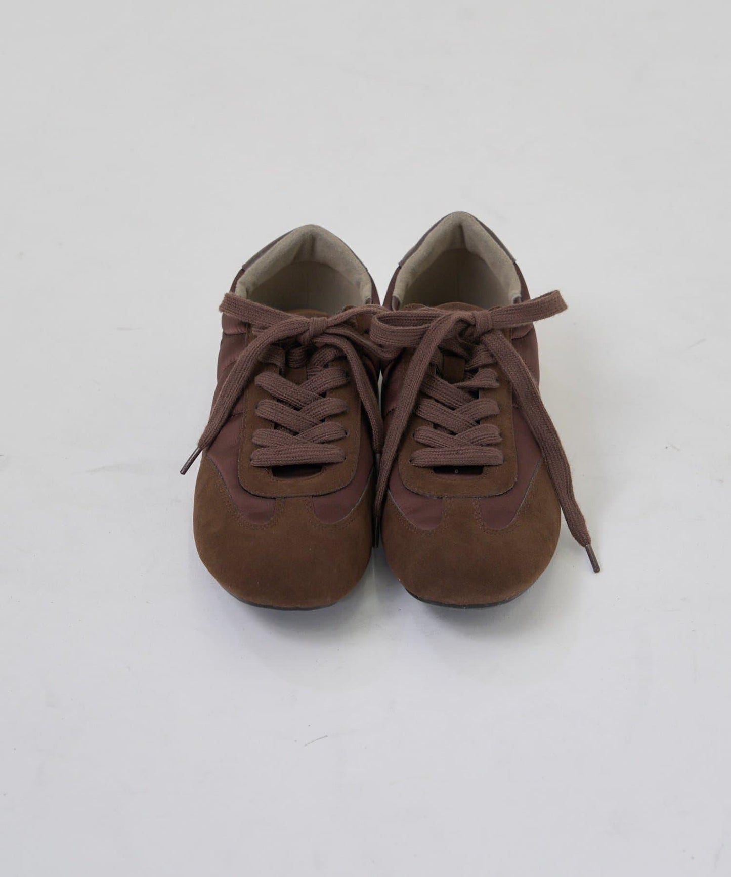 緞面拼接休閒運動鞋