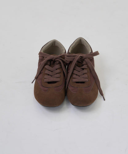 緞面拼接休閒運動鞋