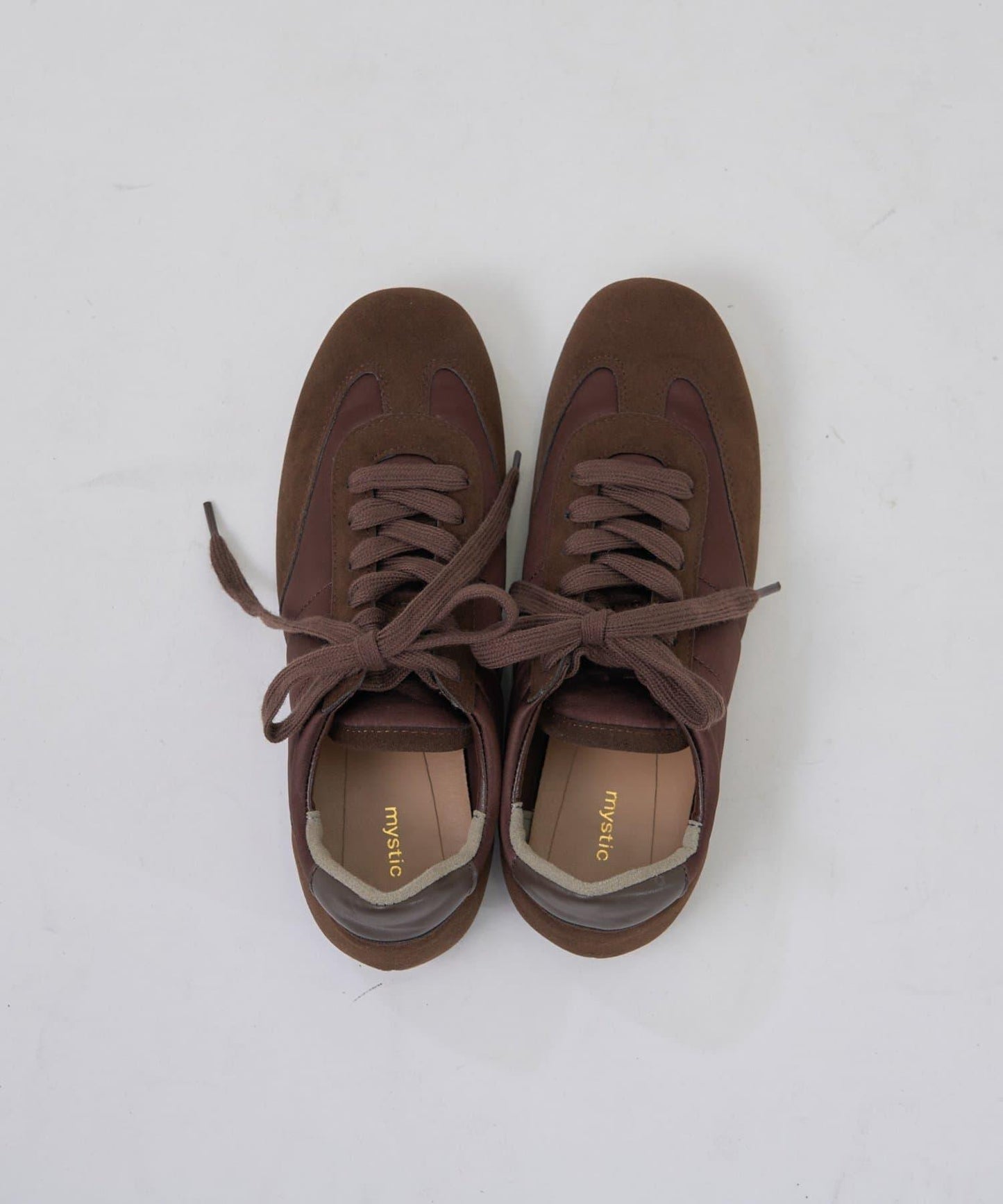 緞面拼接休閒運動鞋