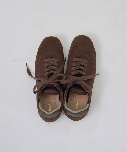 緞面拼接休閒運動鞋