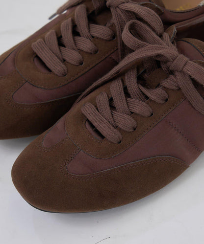 緞面拼接休閒運動鞋