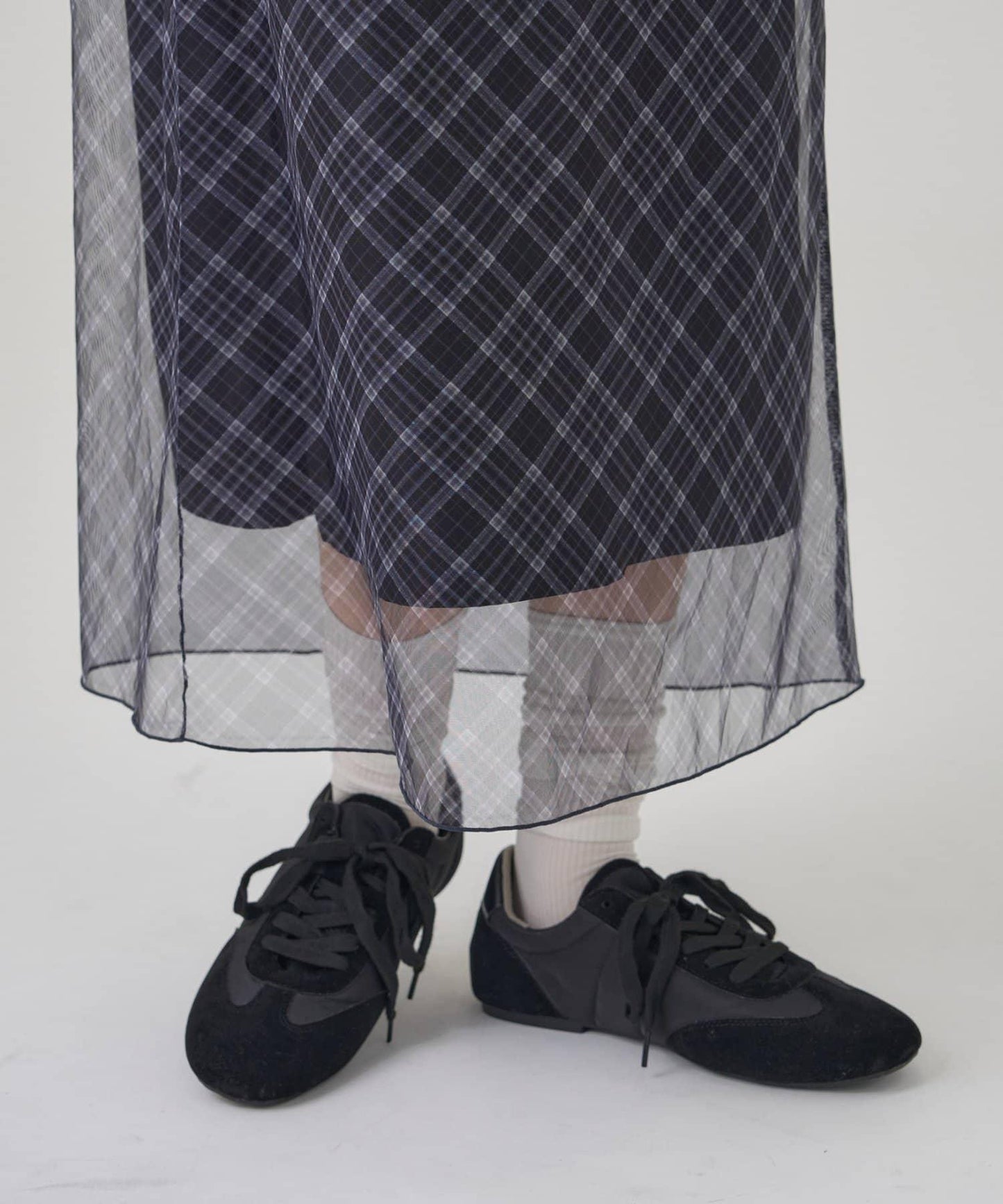 緞面拼接休閒運動鞋