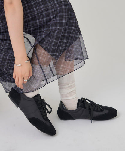 緞面拼接休閒運動鞋