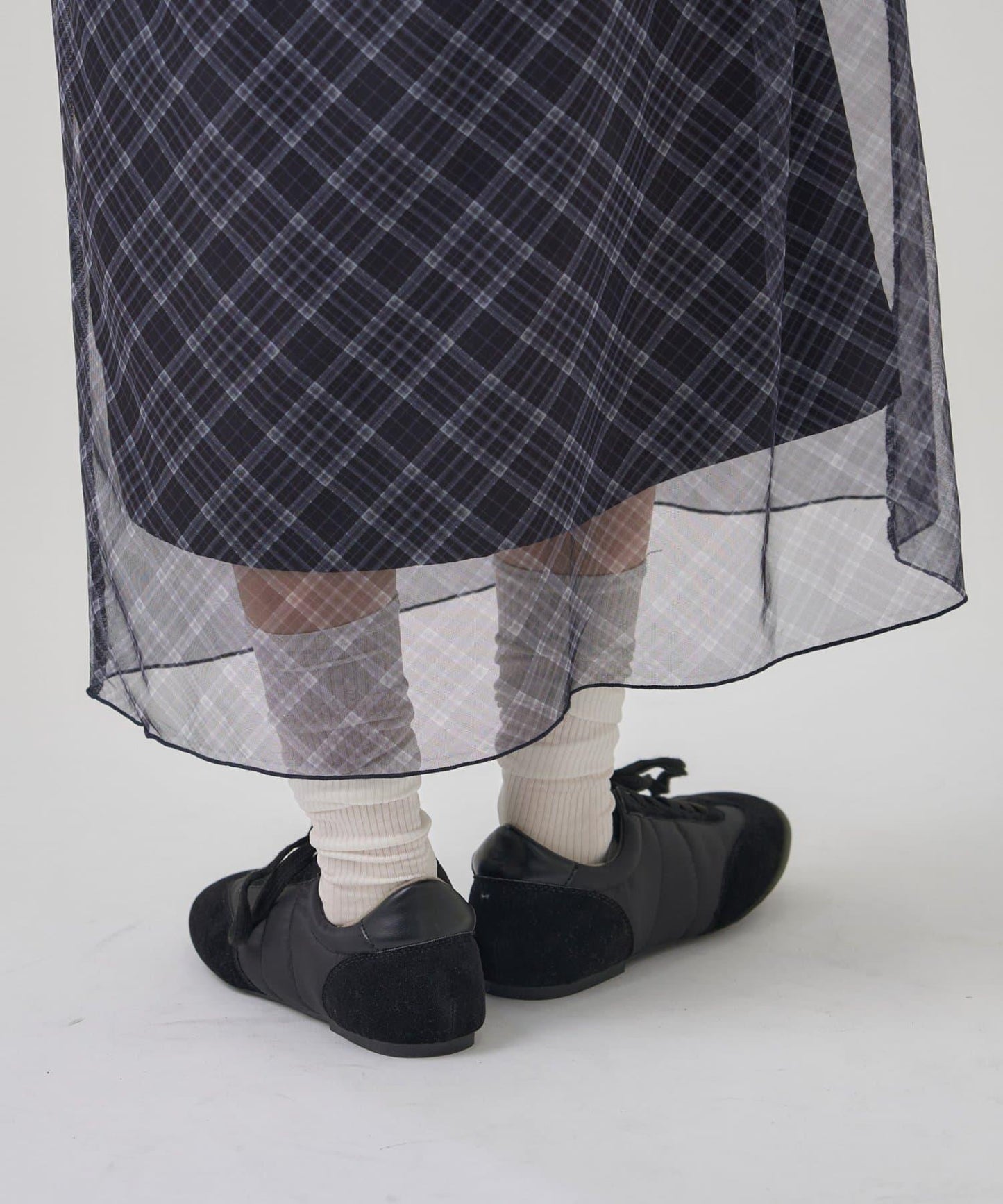 緞面拼接休閒運動鞋