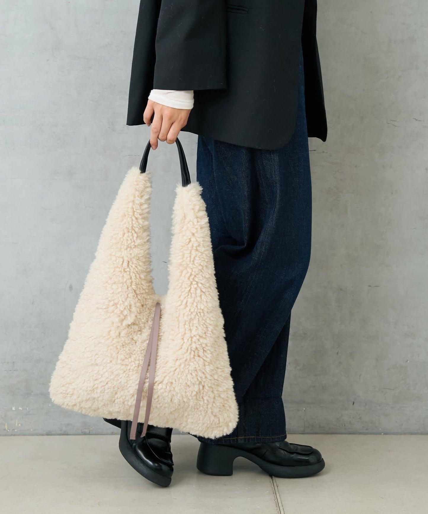 仿羊羔絨三角形包