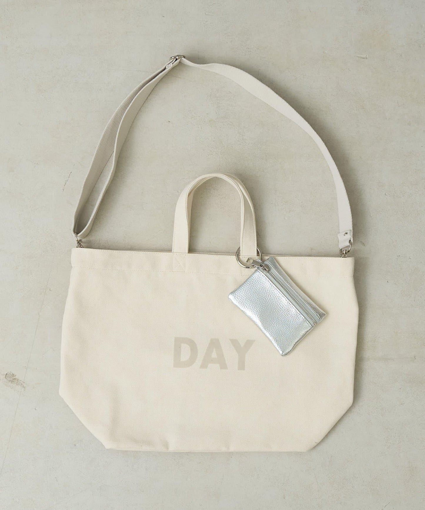 帆布植絨字母托特包