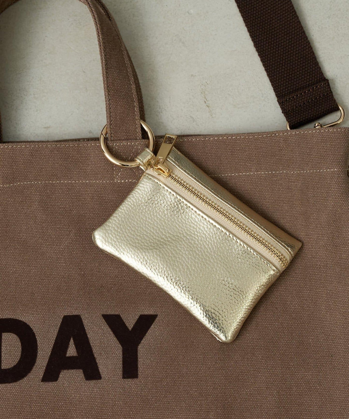 帆布植絨字母托特包