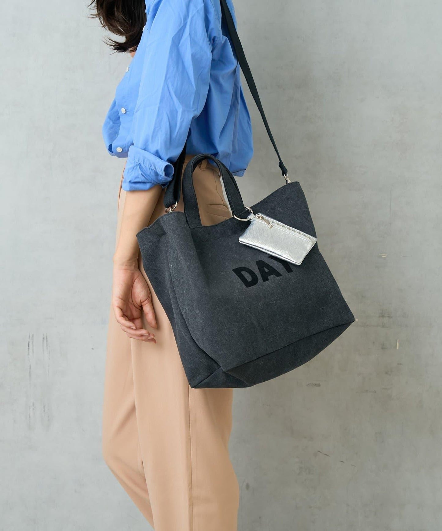 帆布植絨字母托特包