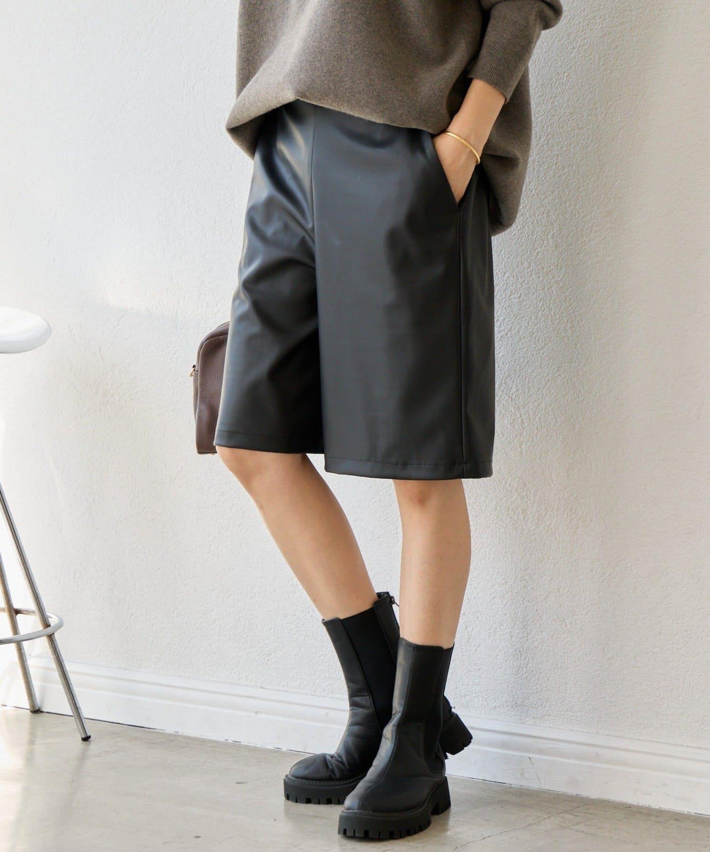 【帥氣穿搭】仿皮半身短褲
