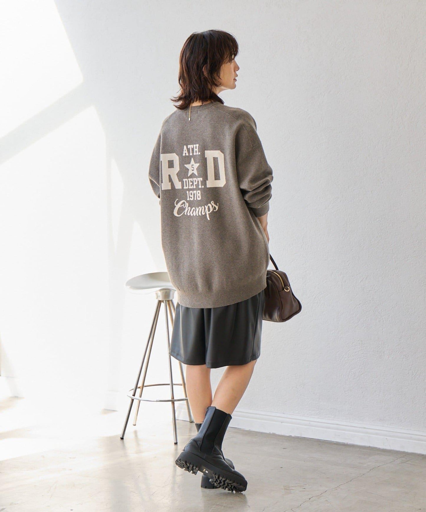 【帥氣穿搭】仿皮半身短褲