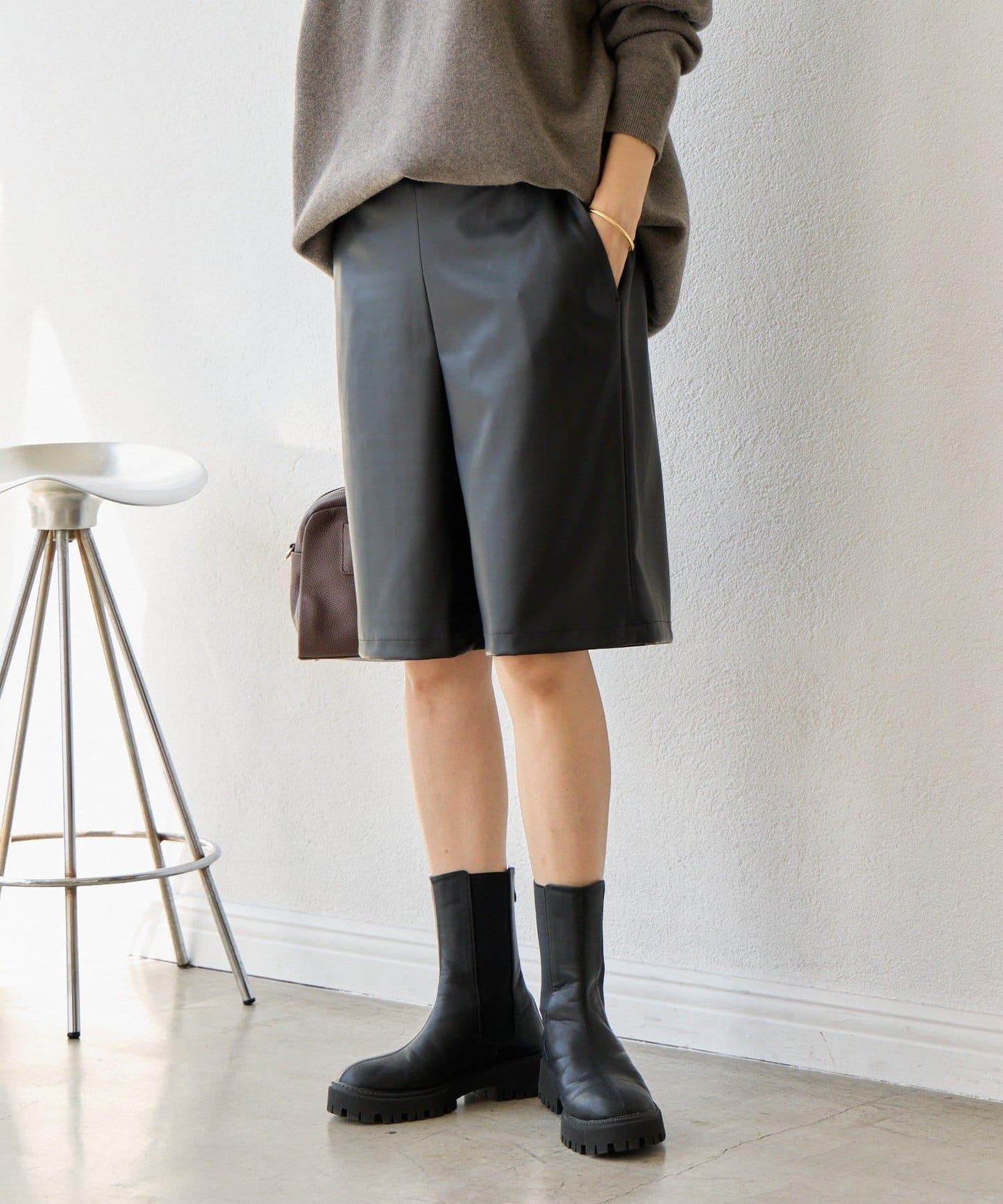 【帥氣穿搭】仿皮半身短褲