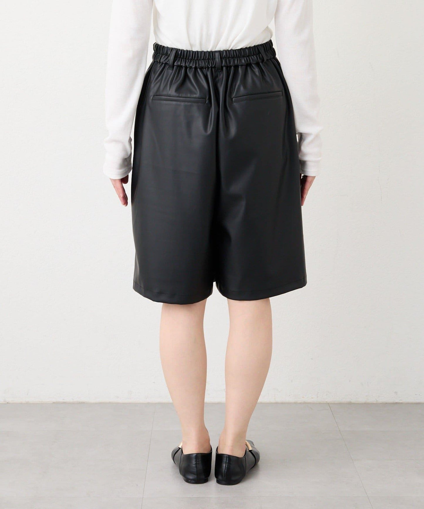 【帥氣穿搭】仿皮半身短褲