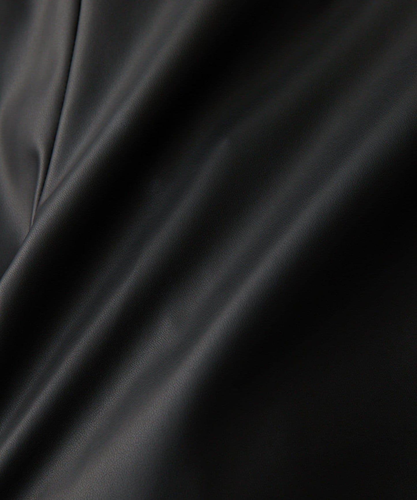 【帥氣穿搭】仿皮半身短褲