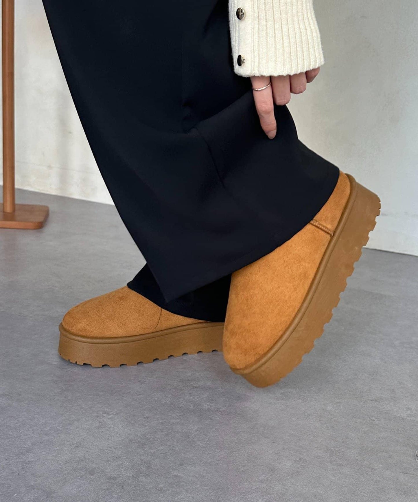 厚底短款羊羔絨靴