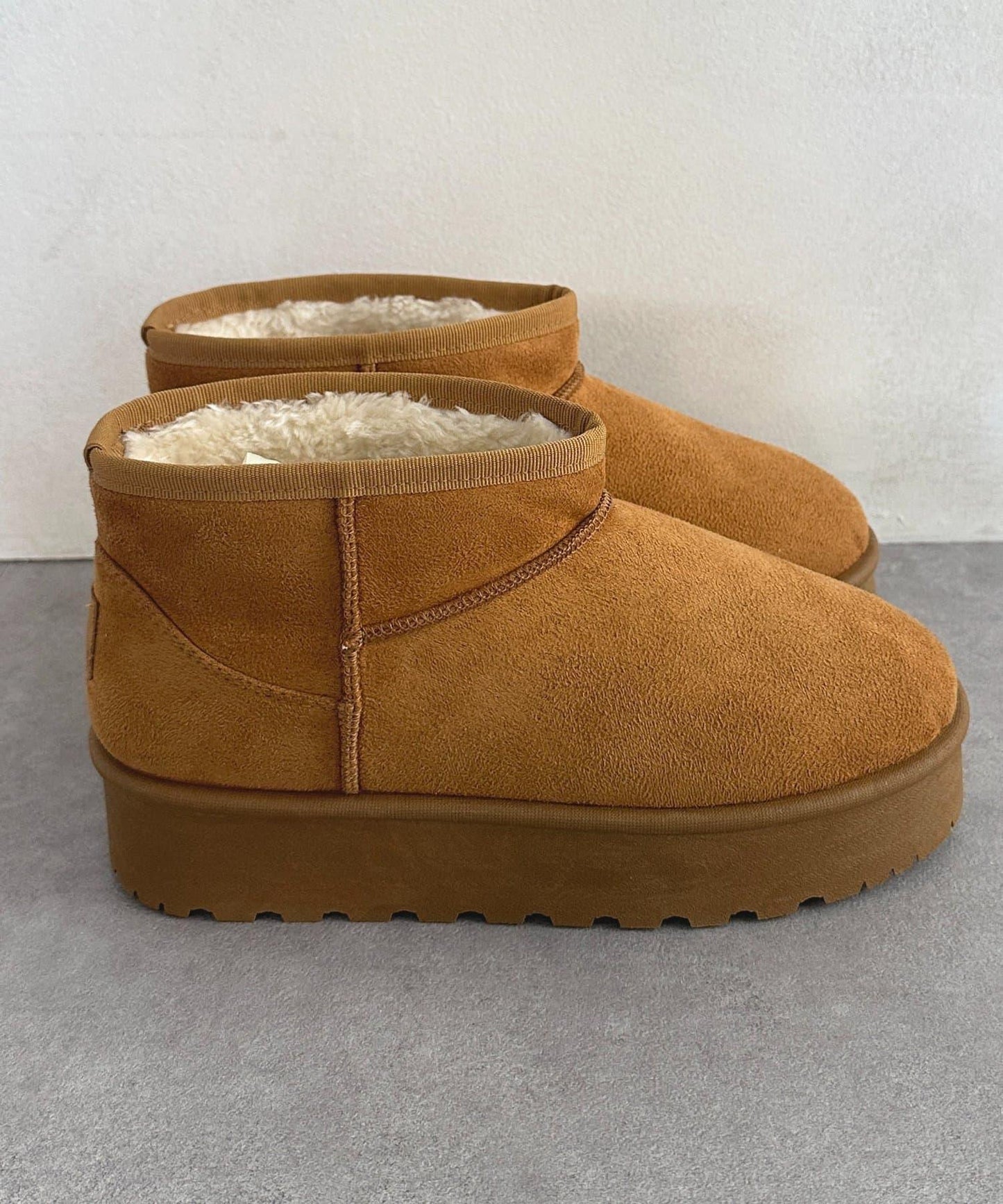 厚底短款羊羔絨靴