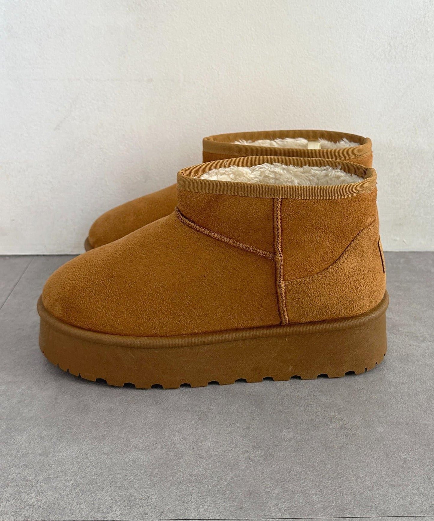 厚底短款羊羔絨靴