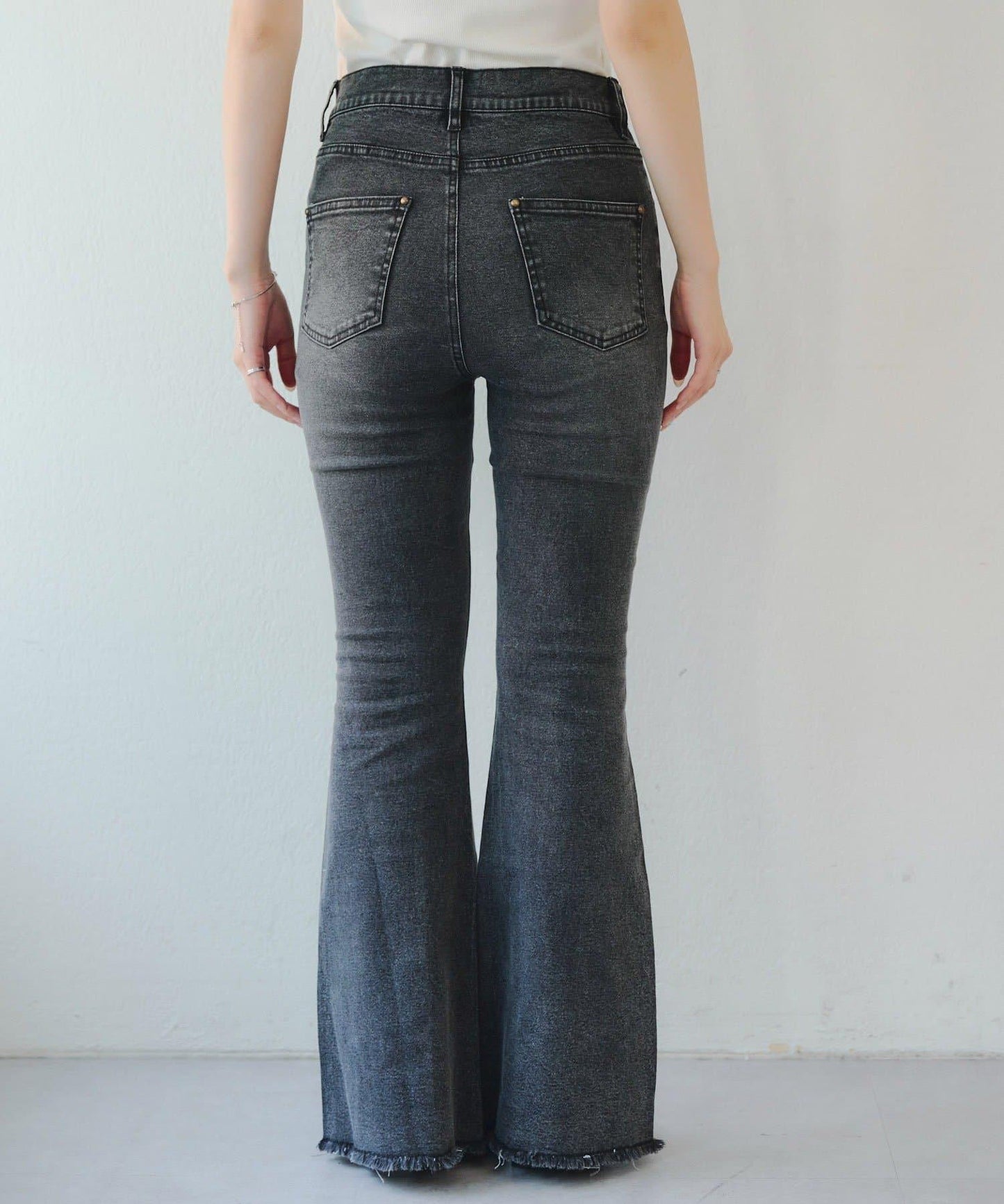 【2尺碼可選】鉚釘微喇牛仔褲