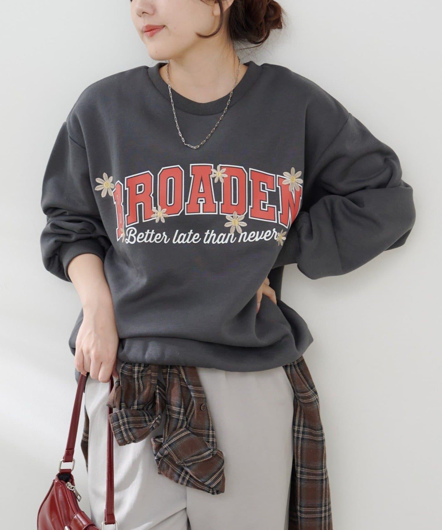 花卉與標誌拼接加絨套頭衫