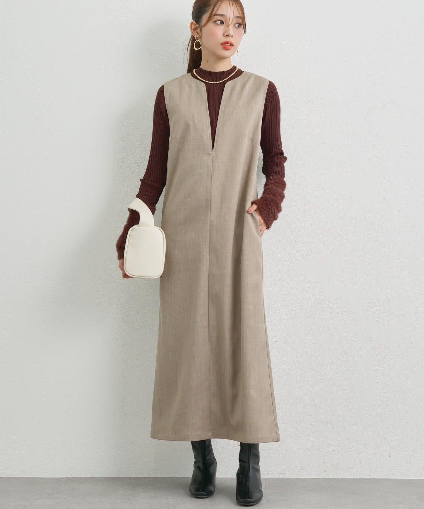 深V領長款連衣裙