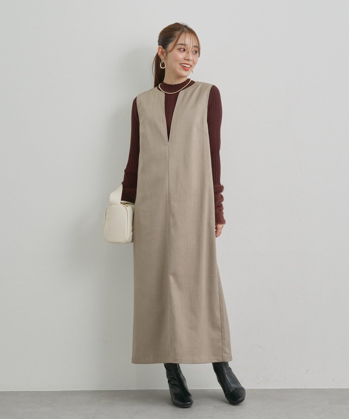 深V領長款連衣裙