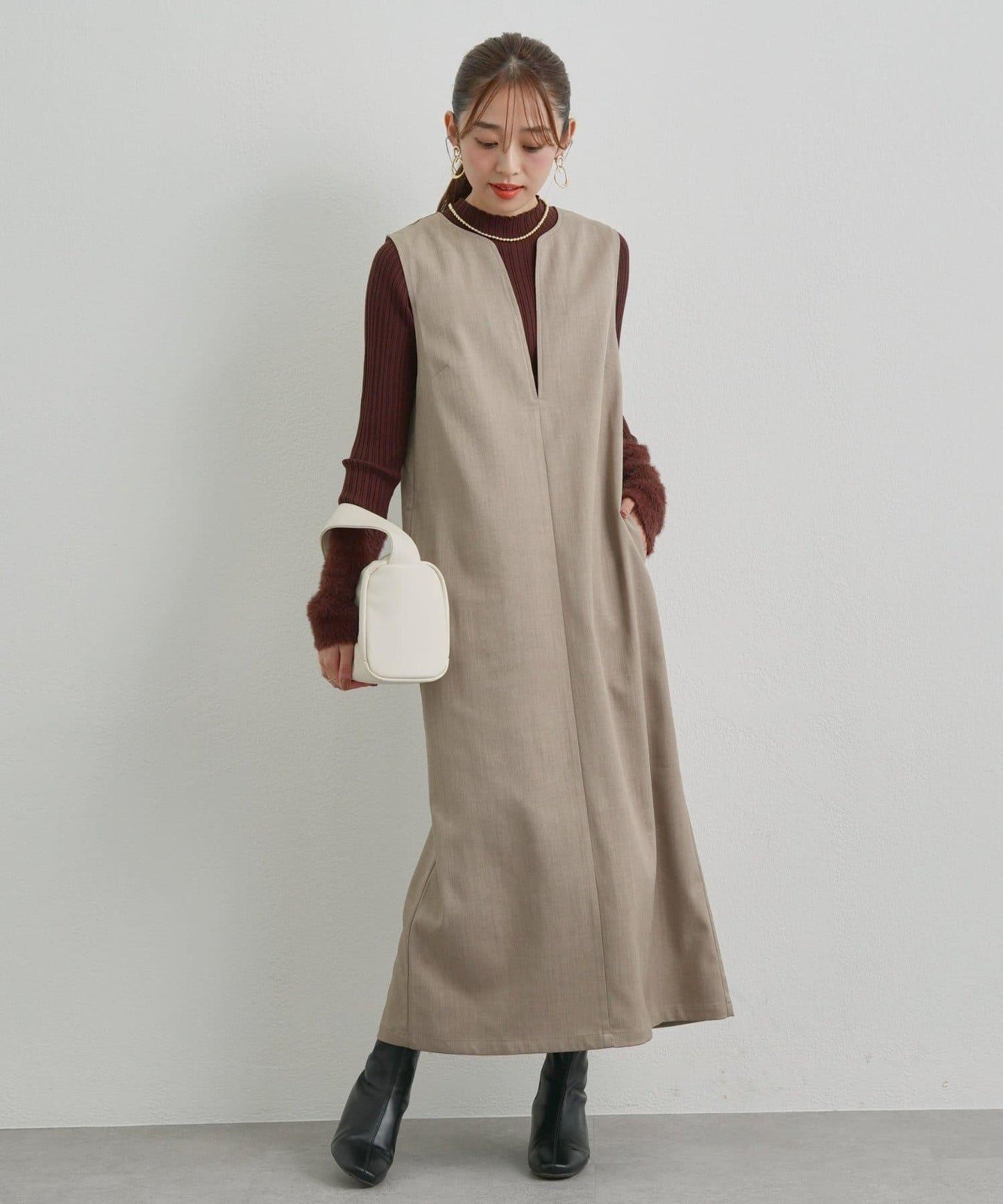 深V領長款連衣裙