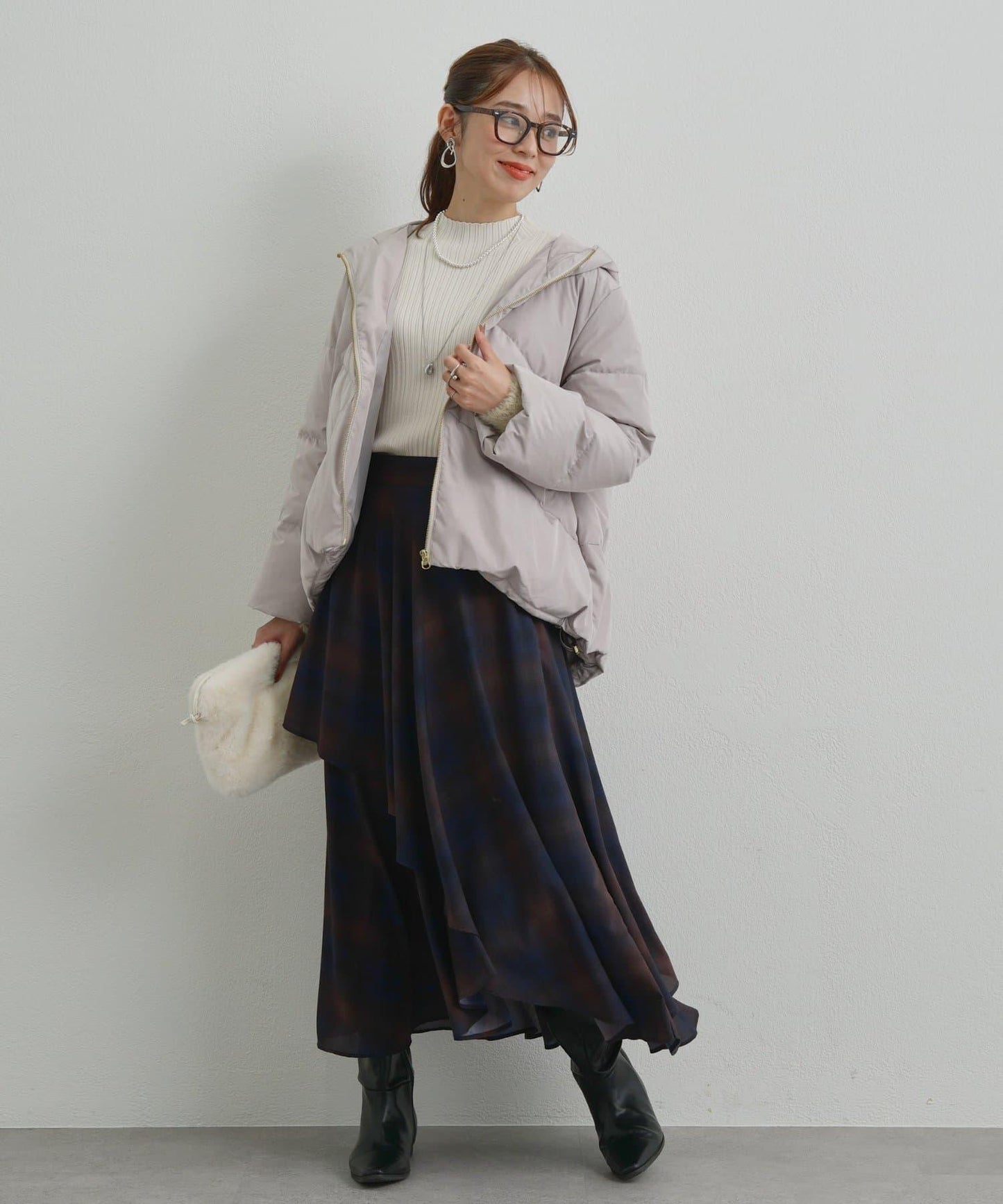 袖部毛絨拼接不規則羅紋針織衫