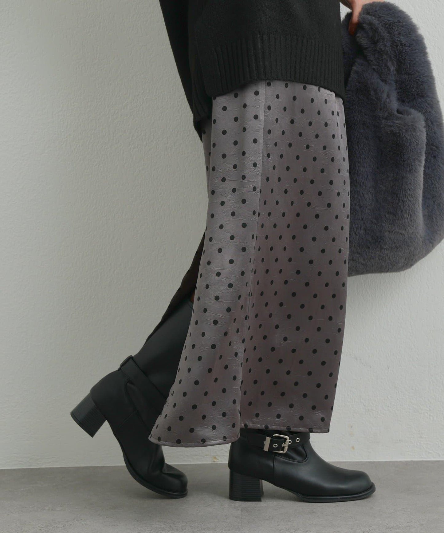 大人可愛◎波點緞面I型裙