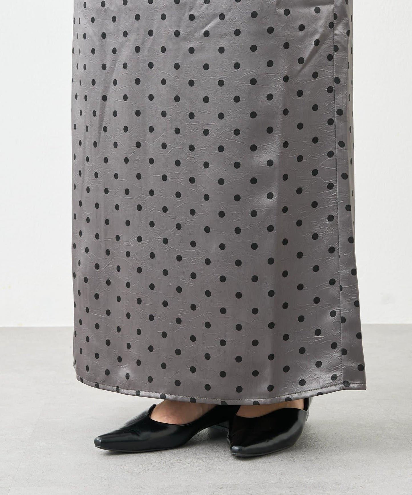 大人可愛◎波點緞面I型裙
