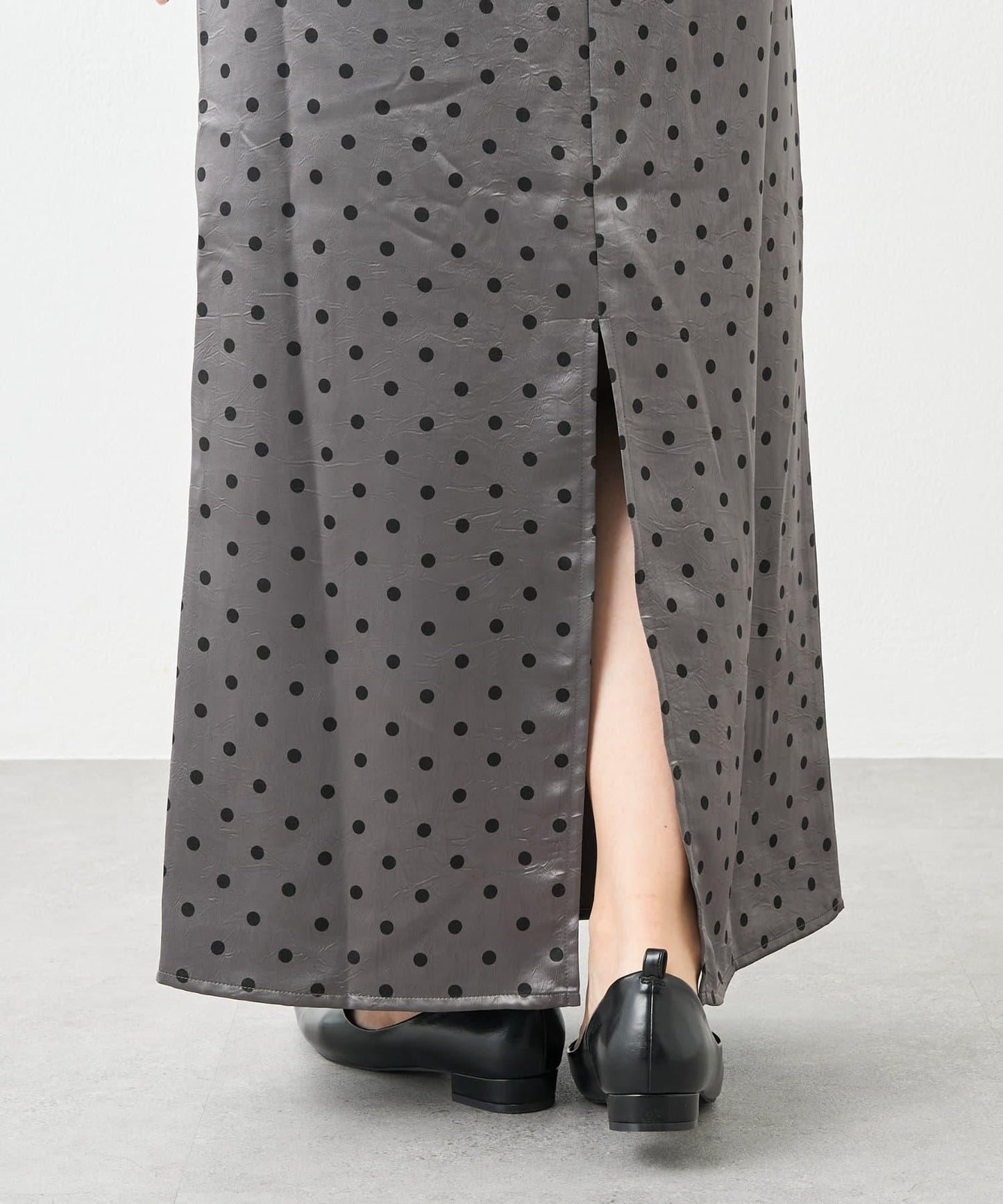 大人可愛◎波點緞面I型裙