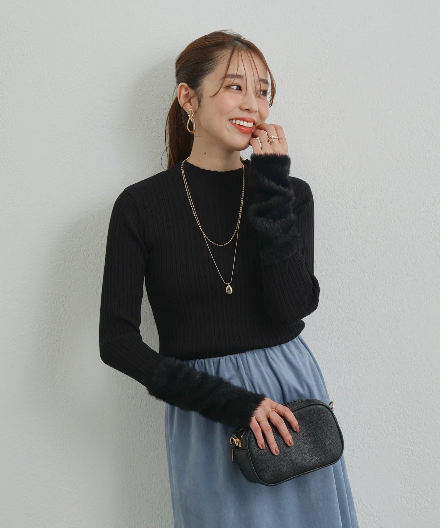 袖部毛絨拼接不規則羅紋針織衫