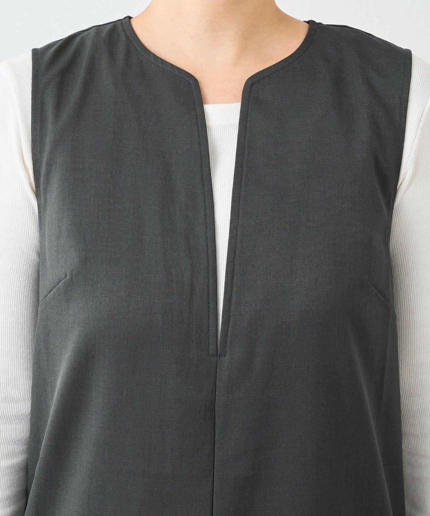 深V領長款連衣裙