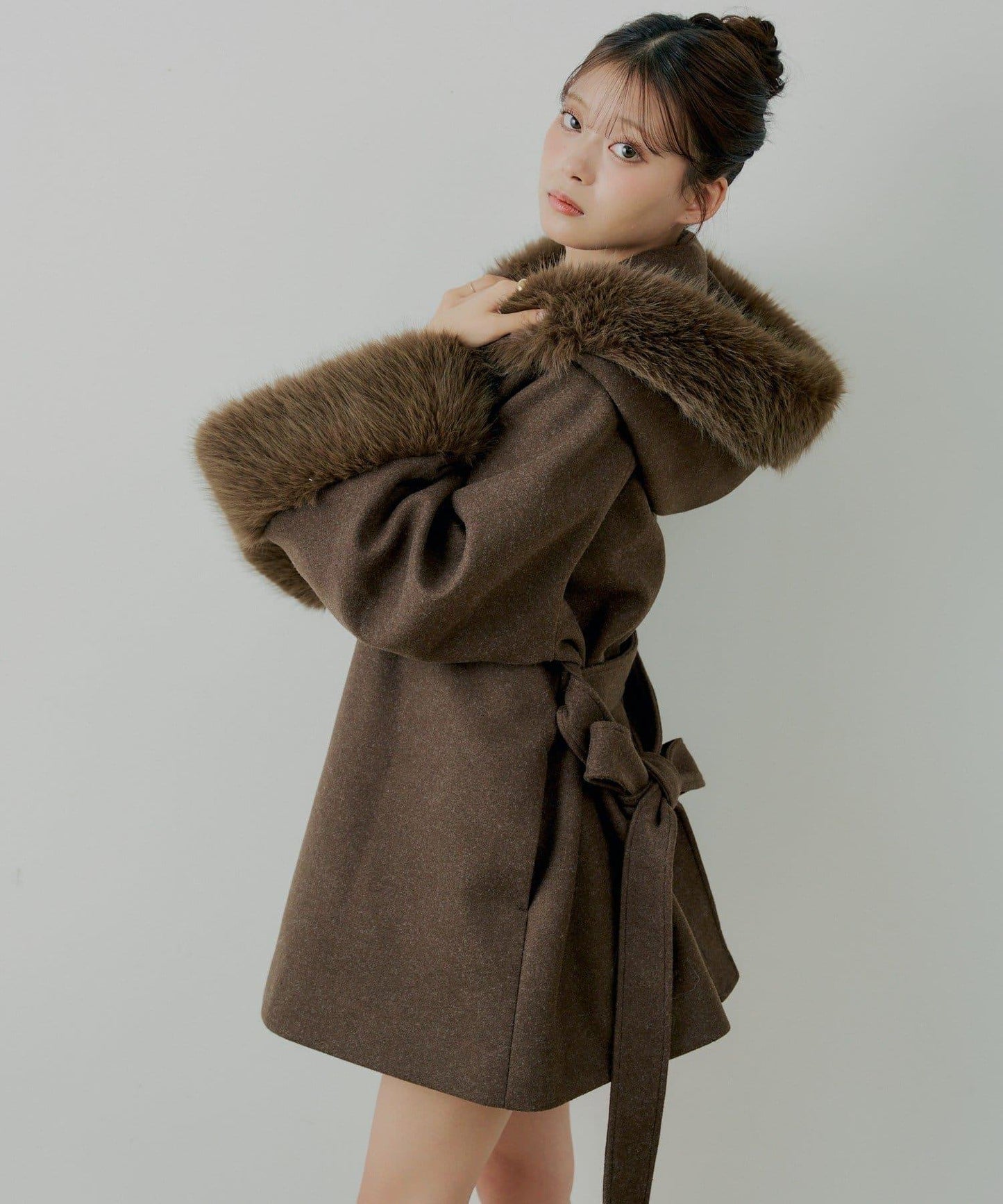 【贈品活動對象】毛絨領斗篷大衣