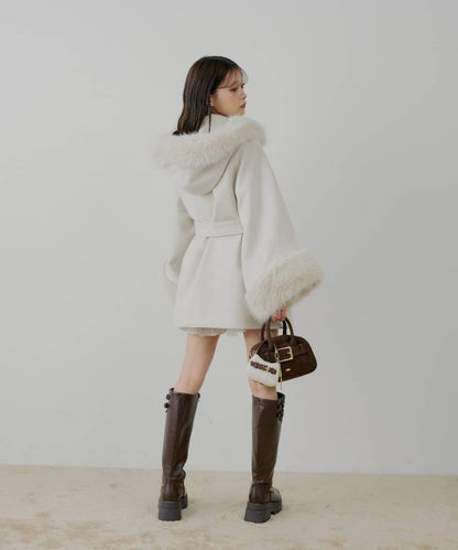 【贈品活動對象】毛絨領斗篷大衣