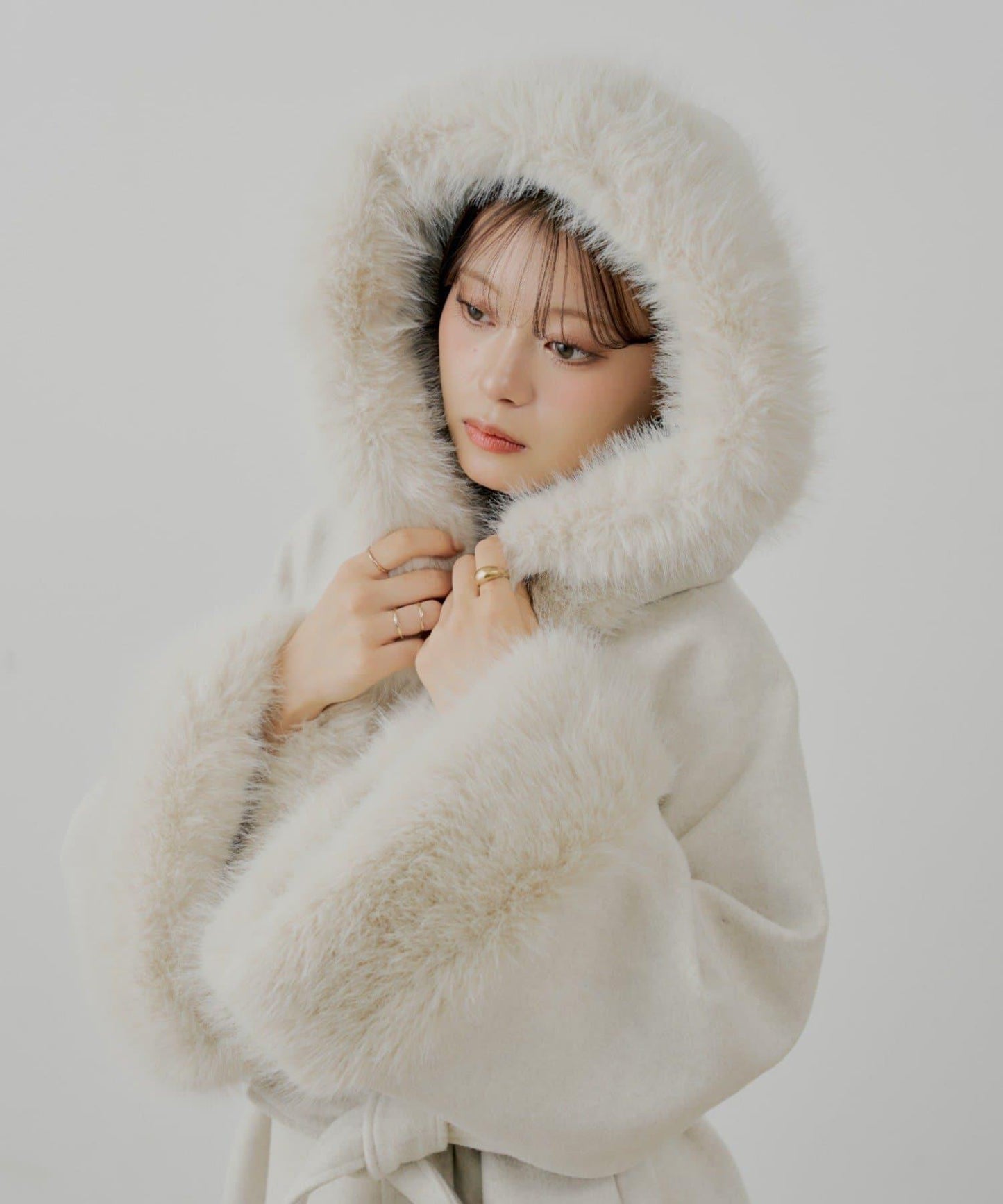 【贈品活動對象】毛絨領斗篷大衣