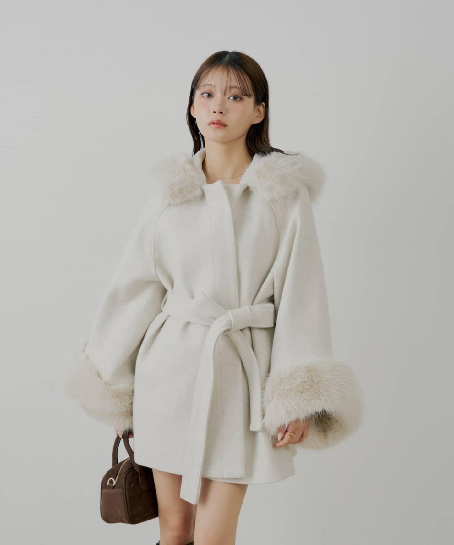 【贈品活動對象】毛絨領斗篷大衣