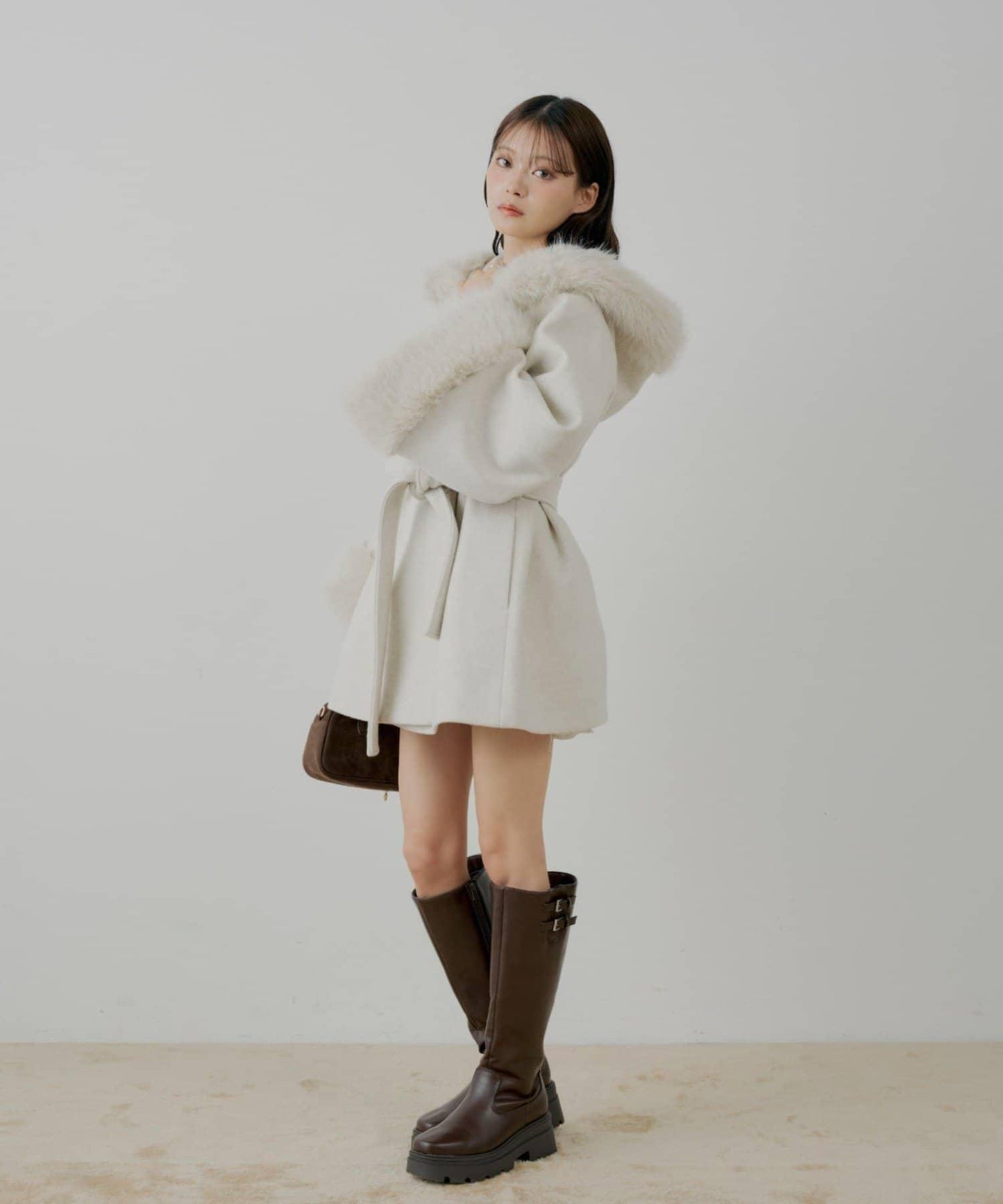 【贈品活動對象】毛絨領斗篷大衣